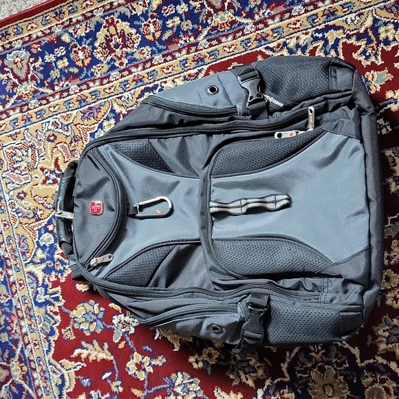 Swiss Backpack - Picture 1 of 3